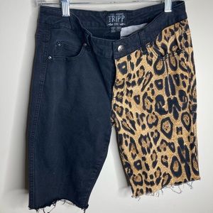 Tripp nyc Women's Black and Gold Leopard Shorts